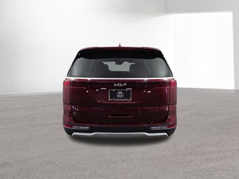 Used 2023 Kia Carnival LX FWD image 15