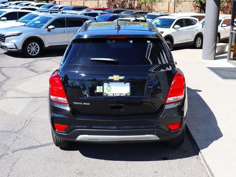 Used 2022 Chevrolet Trax LT w/ LT Convenience Package AWD/4WD image 10