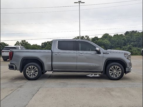Used 2024 GMC Sierra 1500 Denali w/ Technology Package AWD/4WD image 6