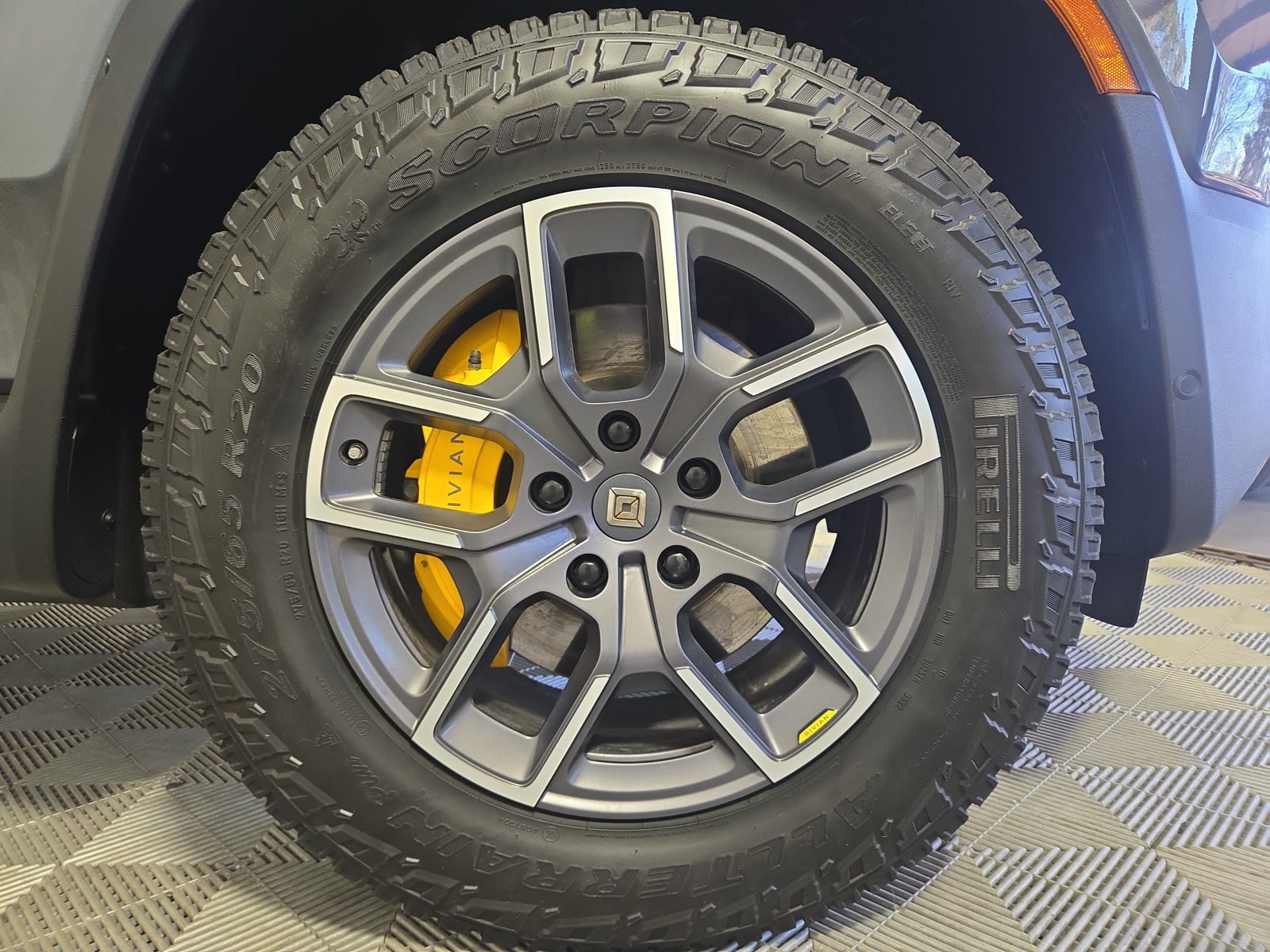 Used 2022 Rivian R1S Launch Edition Quad AWD/4WD image 11