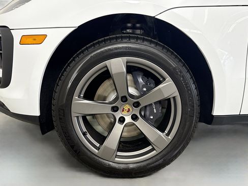 Certified 2025 Porsche Macan image 24