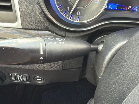 Used 2019 Chrysler 300 Touring w/ Chrome Appearance Package image 13