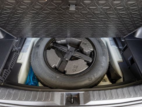 Used 2020 Toyota RAV4 XLE Premium image 25