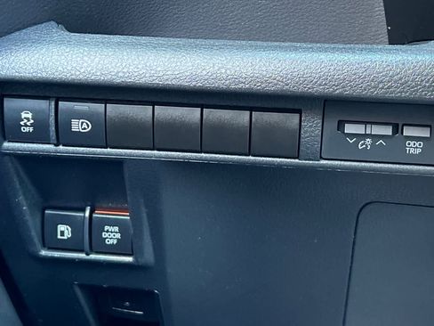 Used 2023 Toyota Sienna XSE image 35