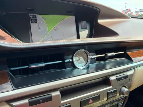 Used 2018 Lexus ES 350 w/ Ultra Luxury Package FWD image 29