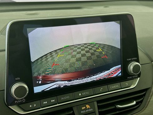 Certified 2025 Nissan Altima 2.5 SV FWD image 18