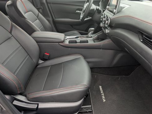 Used 2025 Nissan Sentra SR w/ SR Premium Package FWD image 27