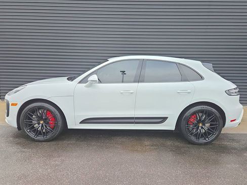 Certified 2026 Porsche Macan GTS image 2