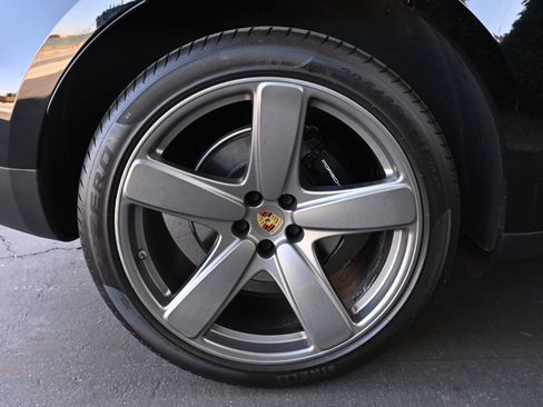 Used 2018 Porsche Macan Sport Edition AWD/4WD image 35