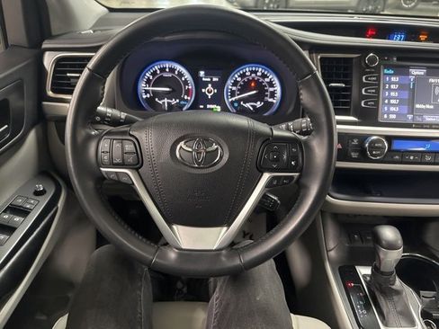 Used 2019 Toyota Highlander XLE image 31
