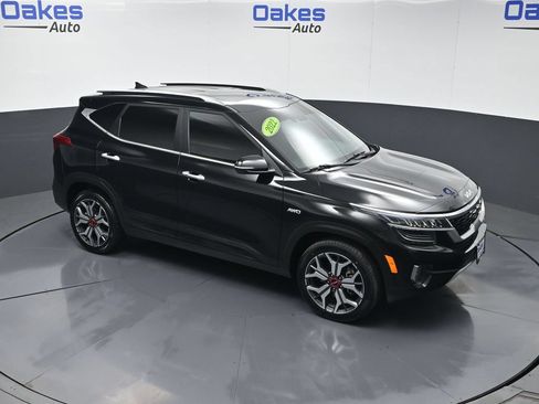Certified 2022 Kia Seltos SX w/ Sunroof Package AWD/4WD image 49