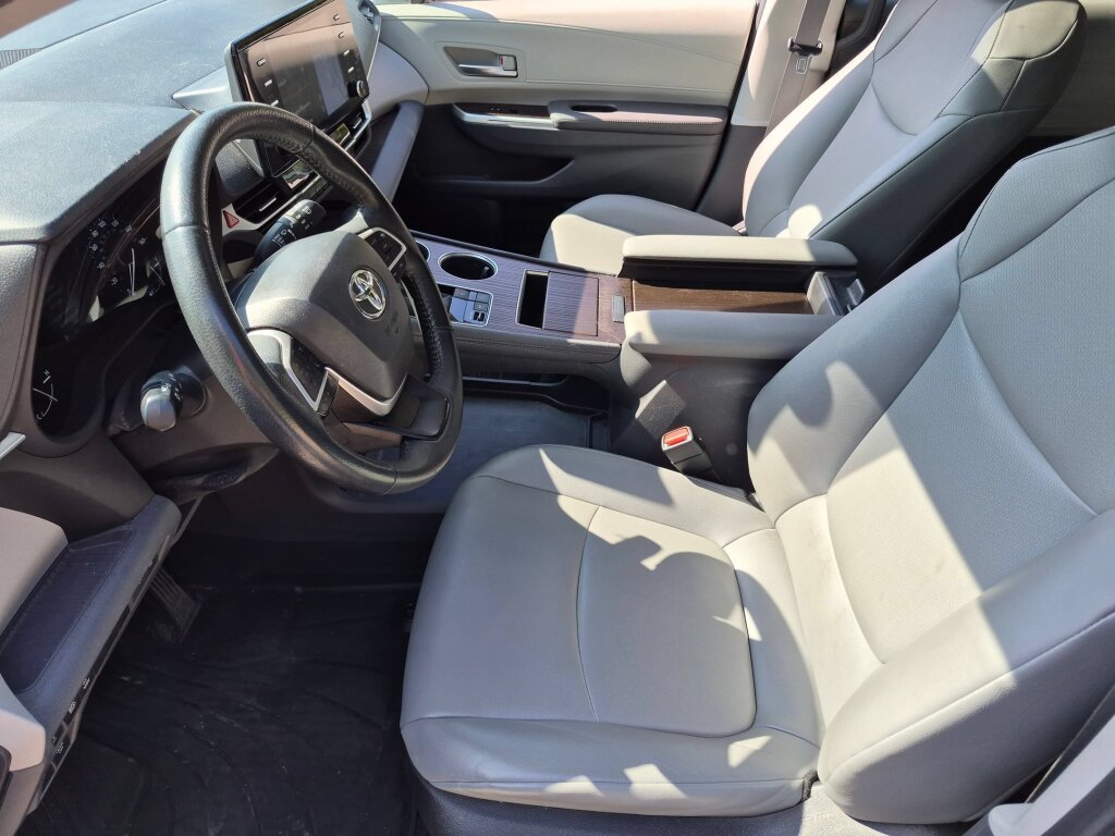 Used 2024 Toyota Sienna XLE w/ XLE Plus Package AWD/4WD image 14