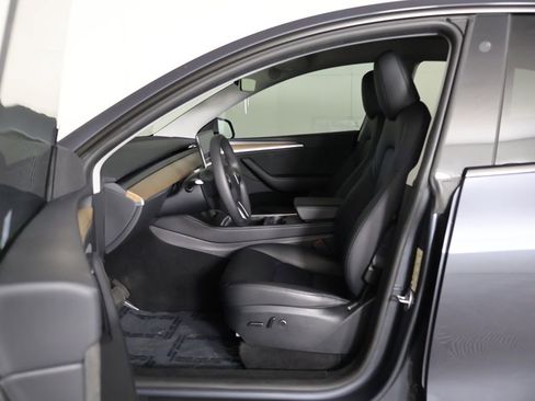 Used 2023 Tesla Model Y AWD image 29