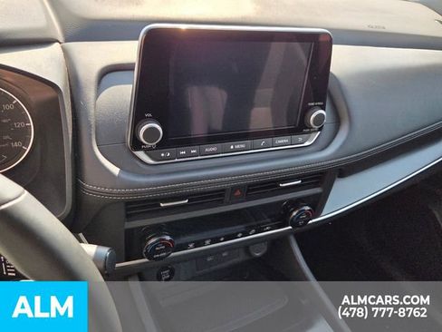 Used 2025 Nissan Rogue SV FWD image 17