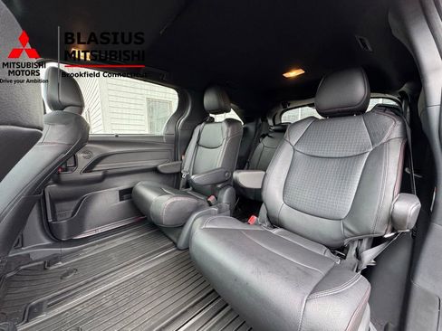 Used 2025 Toyota Sienna XSE w/ XSE Plus Package image 20