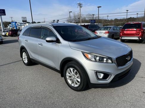 Used 2016 Kia Sorento LX image 11