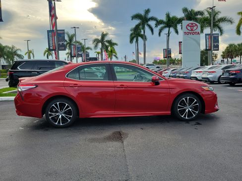 Used 2020 Toyota Camry SE FWD image 13