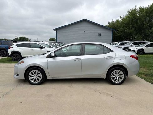 Used 2017 Toyota Corolla LE FWD image 3