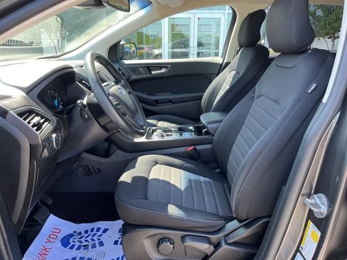 Used 2019 Ford Edge SE FWD image 3