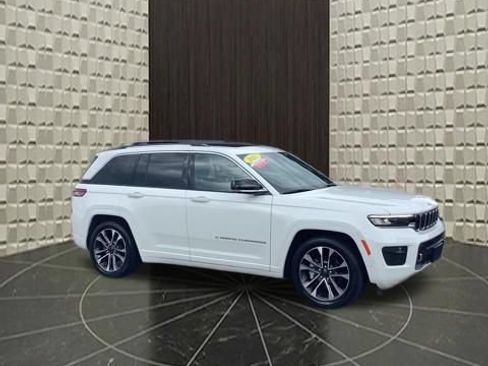 Certified 2023 Jeep Grand Cherokee Overland w/ Adv Protech Group III AWD/4WD image 17