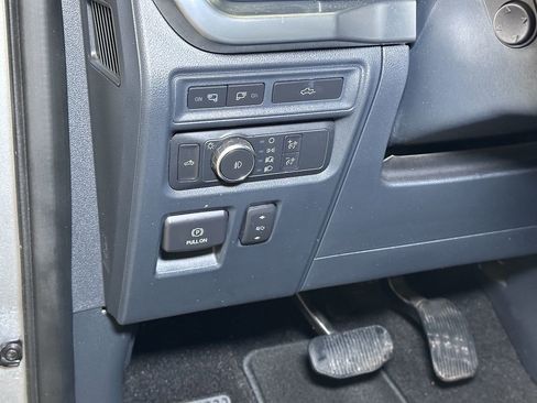 Certified 2022 Ford F150 Lariat w/ Equipment Group 502A High image 28