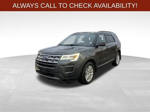Used 2018 Ford Explorer XLT image 3