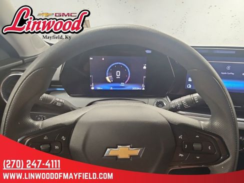 Used 2025 Chevrolet Trax LT FWD image 21