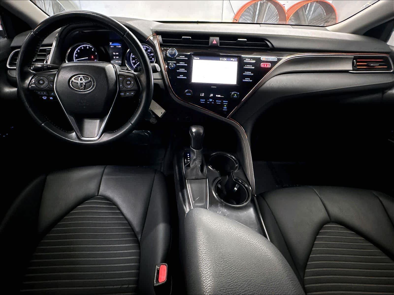 Used 2020 Toyota Camry SE FWD image 16