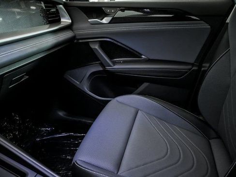 New 2026 Volkswagen Tiguan SE image 25