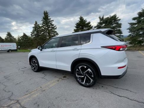 Used 2022 Mitsubishi Outlander ES AWD/4WD image 6