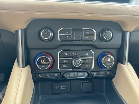Used 2021 Chevrolet Suburban Premier AWD/4WD image 19