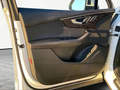 Used 2023 Audi Q7 3.0T Premium w/ Convenience Package image 22