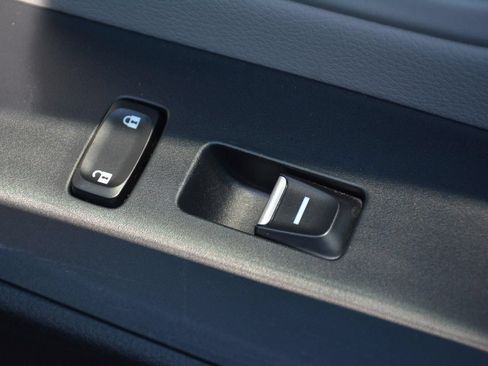 Used 2023 Honda Pilot LX image 23