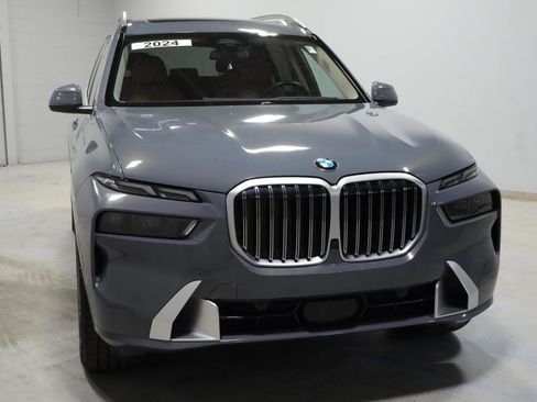 Used 2024 BMW X7 xDrive40i w/ Premium Package AWD/4WD image 16