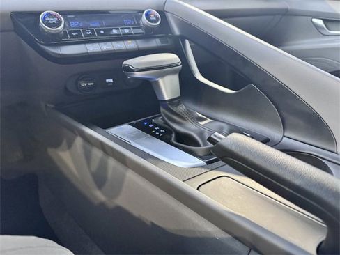 Used 2023 Hyundai Elantra SEL w/ Preferred Accessory Package image 19