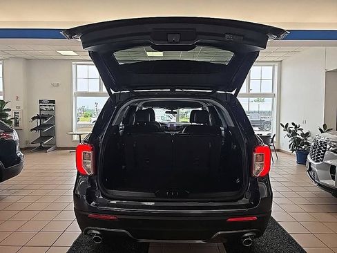 Used 2024 Ford Explorer XLT w/ Equipment Group 202A AWD/4WD image 28