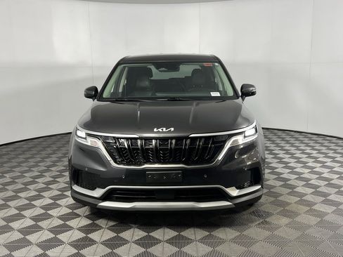 Used 2024 Kia Carnival EX image 12