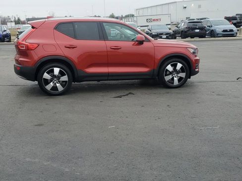 Used 2021 Volvo XC40 T5 Momentum w/ Climate Package image 10