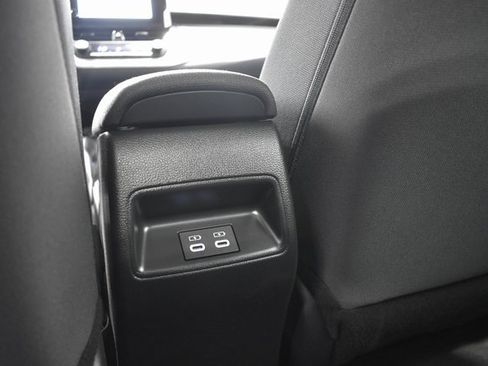 Used 2025 Toyota Corolla LE image 29