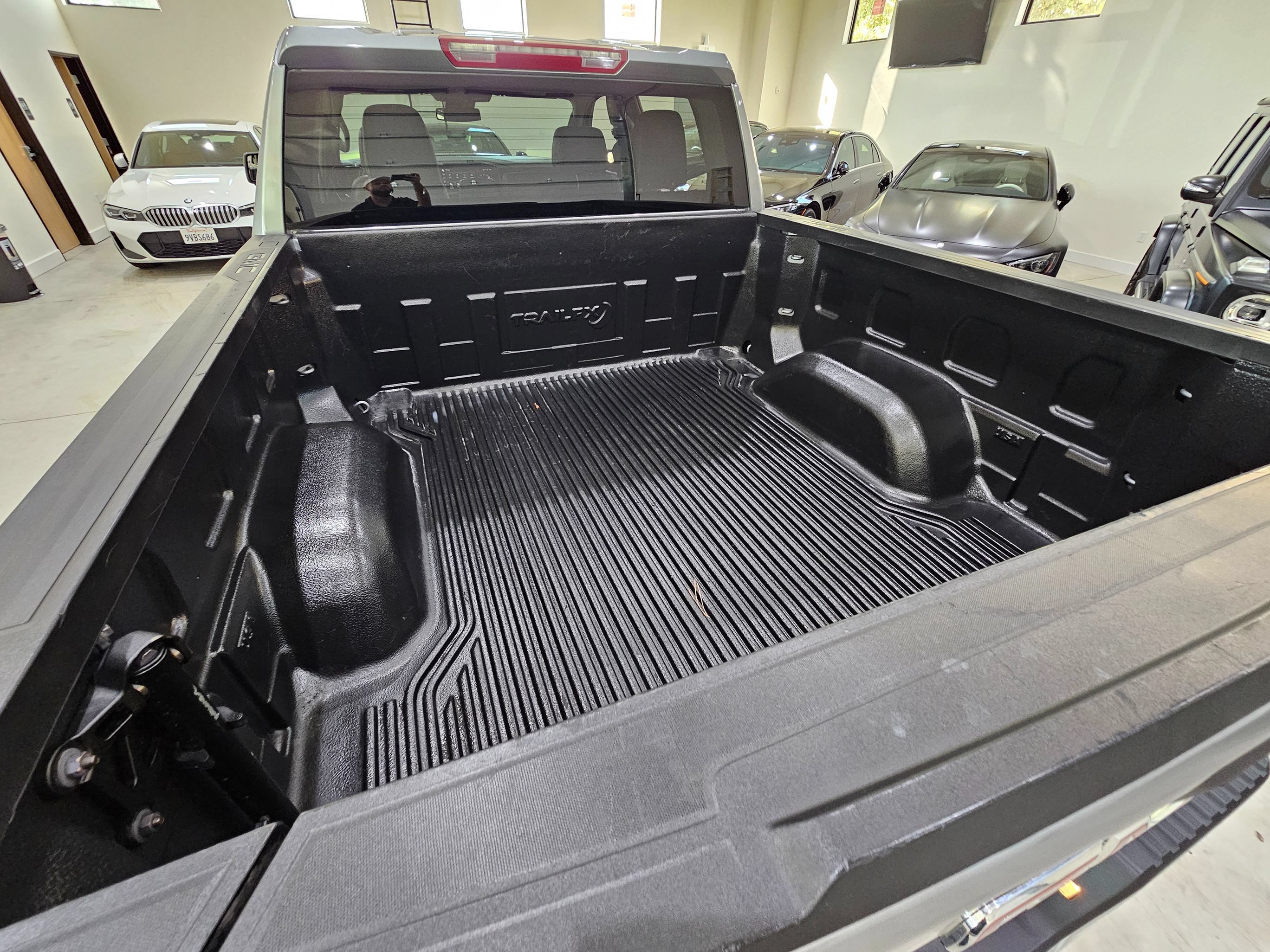 Used 2024 GMC Sierra 1500 SLT AWD/4WD image 27