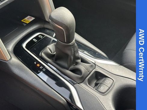 Used 2022 Toyota Corolla Cross LE AWD/4WD image 21