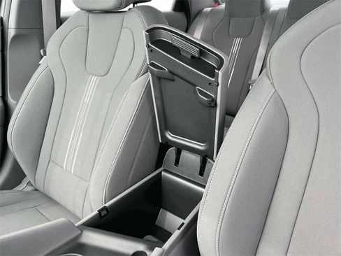 New 2024 Hyundai Elantra SEL image 18