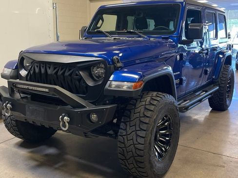 Used 2019 Jeep Wrangler Unlimited Sahara AWD/4WD image 2