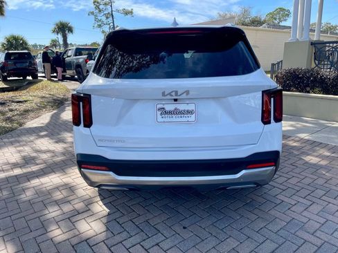 Used 2025 Kia Sorento S image 4