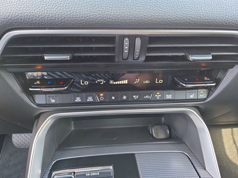 Used 2024 MAZDA CX-90 Plug-In Hybrid w/ Premium Pkg image 26