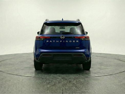 Used 2025 Nissan Pathfinder SV image 7