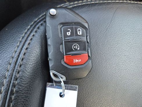 Used 2018 Jeep Wrangler Unlimited Sahara image 31