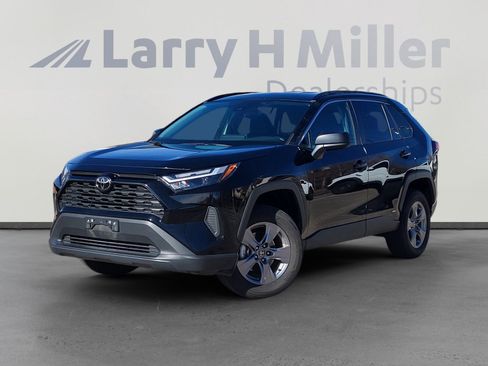 Used 2025 Toyota RAV4 LE image 1