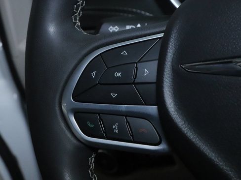 Used 2024 Chrysler Pacifica Limited FWD image 23