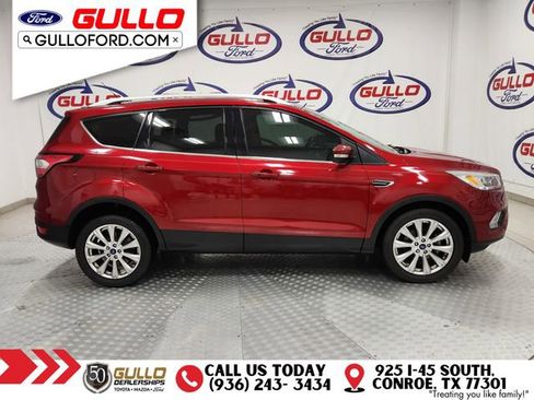 Used 2017 Ford Escape Titanium image 4